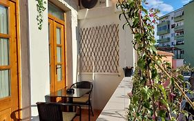 Godard Apartments