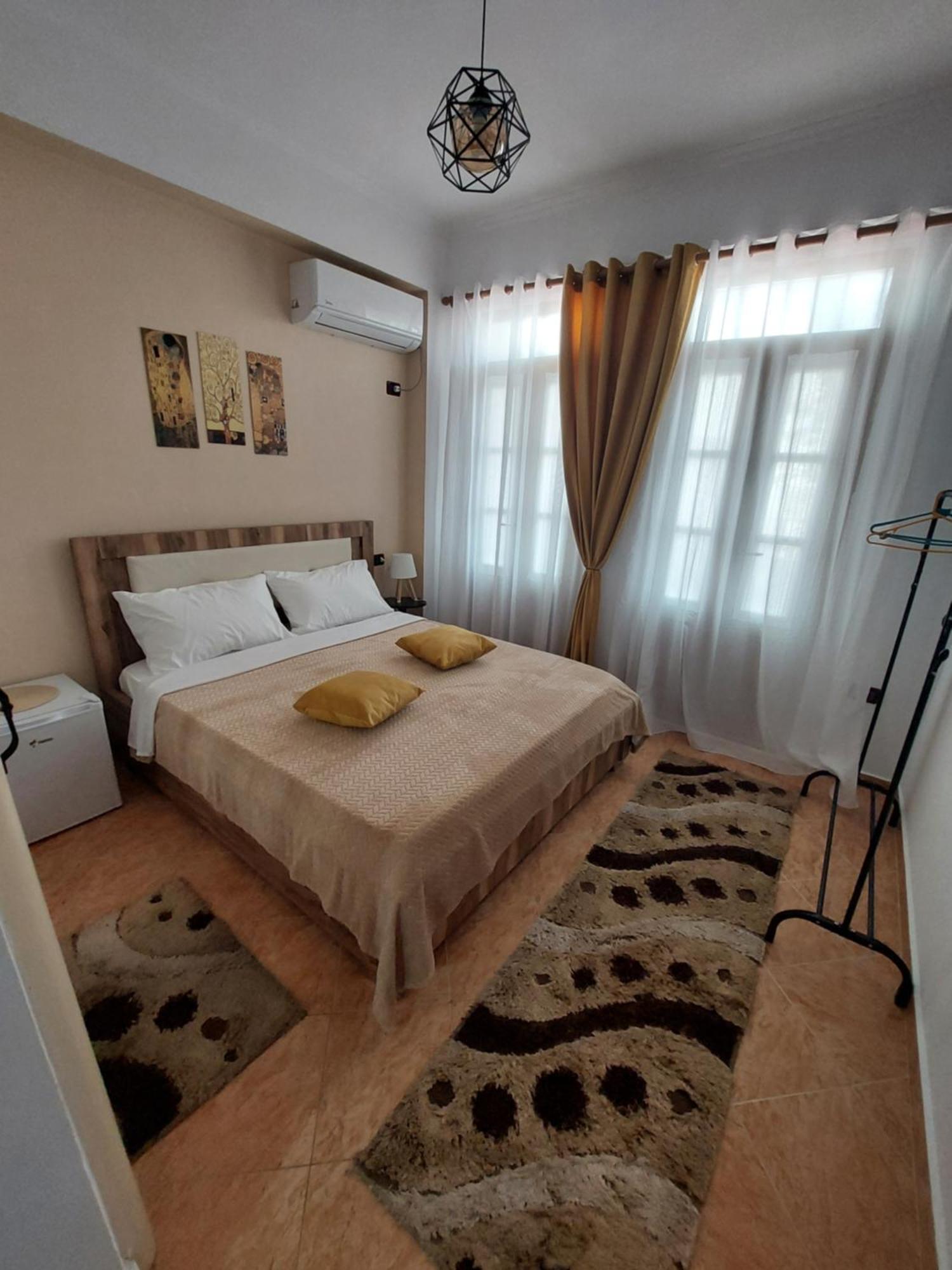 Godard Apartments Vlorë Eksteriør billede