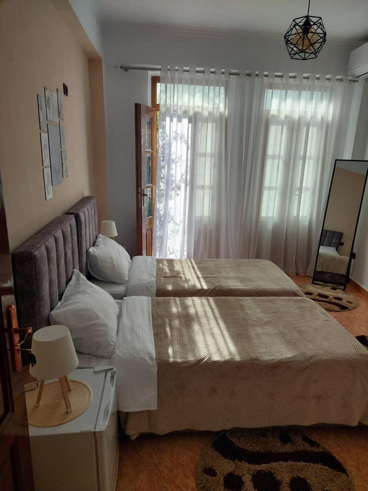 Godard Apartments Vlorë Eksteriør billede